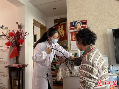 電話解惑、上門服務 硚口家庭醫(yī)生團隊，做居民的“私人”健康顧問